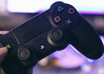 *Rumors* Controller PS4 akan didatangi dengan Touchscreen?