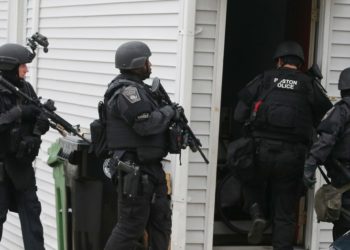 Pasangan Florida main Call of Duty TERLALU kompetitif sehingga polis datang rumah!