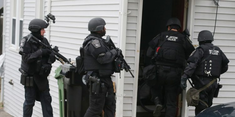 Pasangan Florida main Call of Duty TERLALU kompetitif sehingga polis datang rumah!
