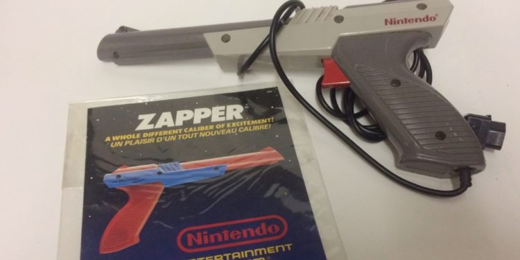 Seorang lelaki merompak Bank di Mexico dengan menggunakan Pistol NES Zapper yang ada di dalam Duck Hunt!