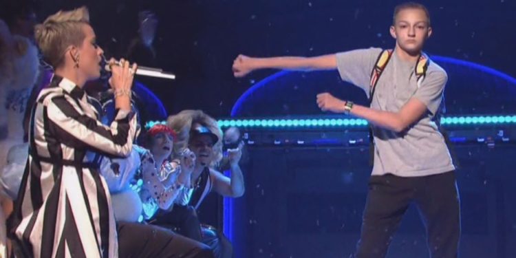 Pencipta “Floss Dance” iaitu Backpack Kid telah saman game Fortnite atas “Copyright Infringement”!