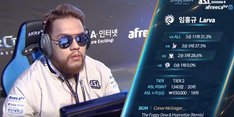 Pemain Starcraft mengalahkan pemain lain dengan mengajing menggunakan kakinya! Kena Banned dengan Esports.