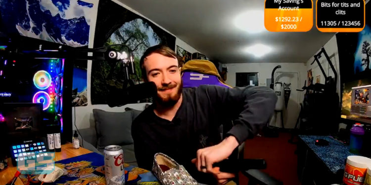Streamer Twitch menghancurkan kerjayanya selepas menembak pistol hidup di siaran langsung!