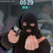 Diugut dengan pistol & parang, seorang streamer Twitch diserang di rumah!
