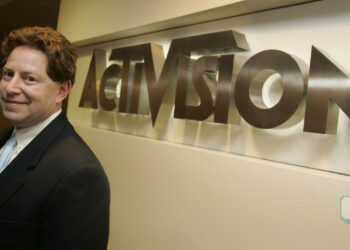 Walaupun gaji dipotong separuh, CEO Activision Blizzard masih kaya!