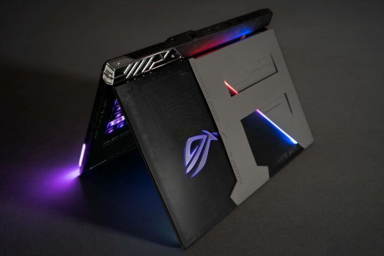 ROG hasilkan laptop Gaming berkonsepkan unik untuk Top Pro Skateboarder Nyjah Huston!