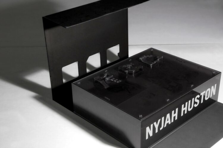 ROG hasilkan laptop Gaming berkonsepkan unik untuk Top Pro Skateboarder Nyjah Huston!
