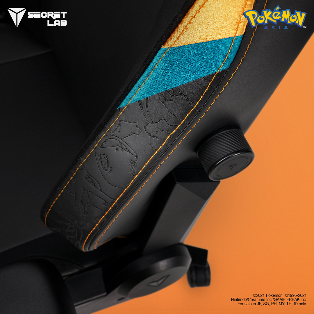 Duduk bersama Pikachu dan Charizard dengan kerusi gaming Secretlab ...