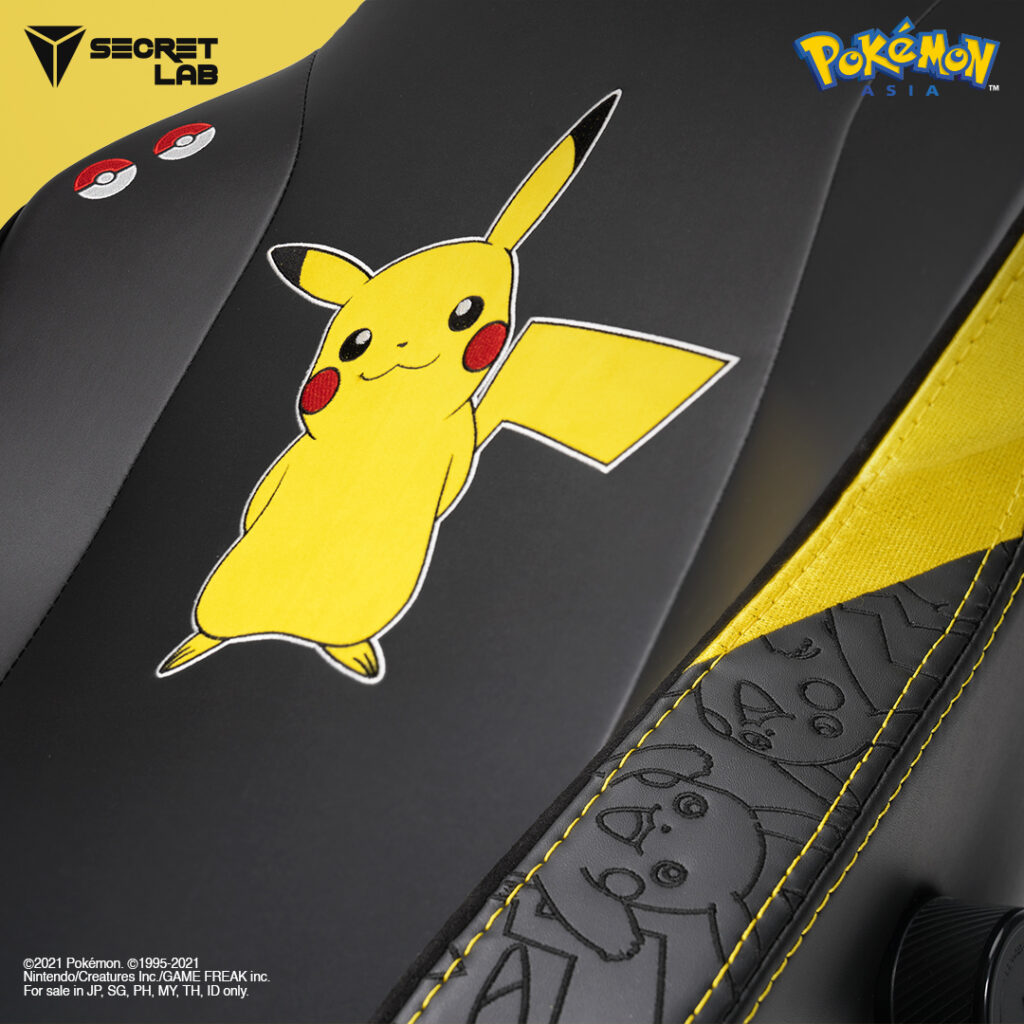 Duduk bersama Pikachu dan Charizard dengan kerusi gaming Secretlab ...