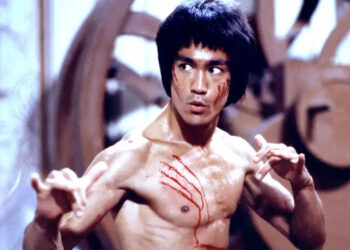 Banyak minum air mungkin punca sebenar Bruce Lee meninggal dunia