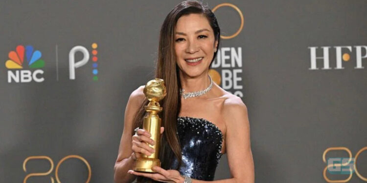Michelle Yeoh merupakan rakyat Malaysia pertama menang anugerah Golden Globe!