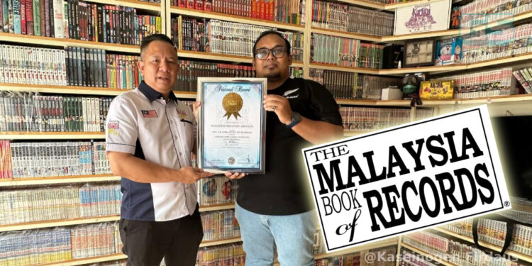 Kumpul Hampir 30 ribu Komik & Manga, Individu Ini Tempah Nama dalam Malaysia Book of Records!