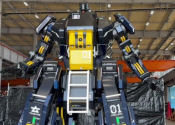 Boleh pandu & bertukar, orang awam boleh beli Robot sebenar berharga RM12 juta!